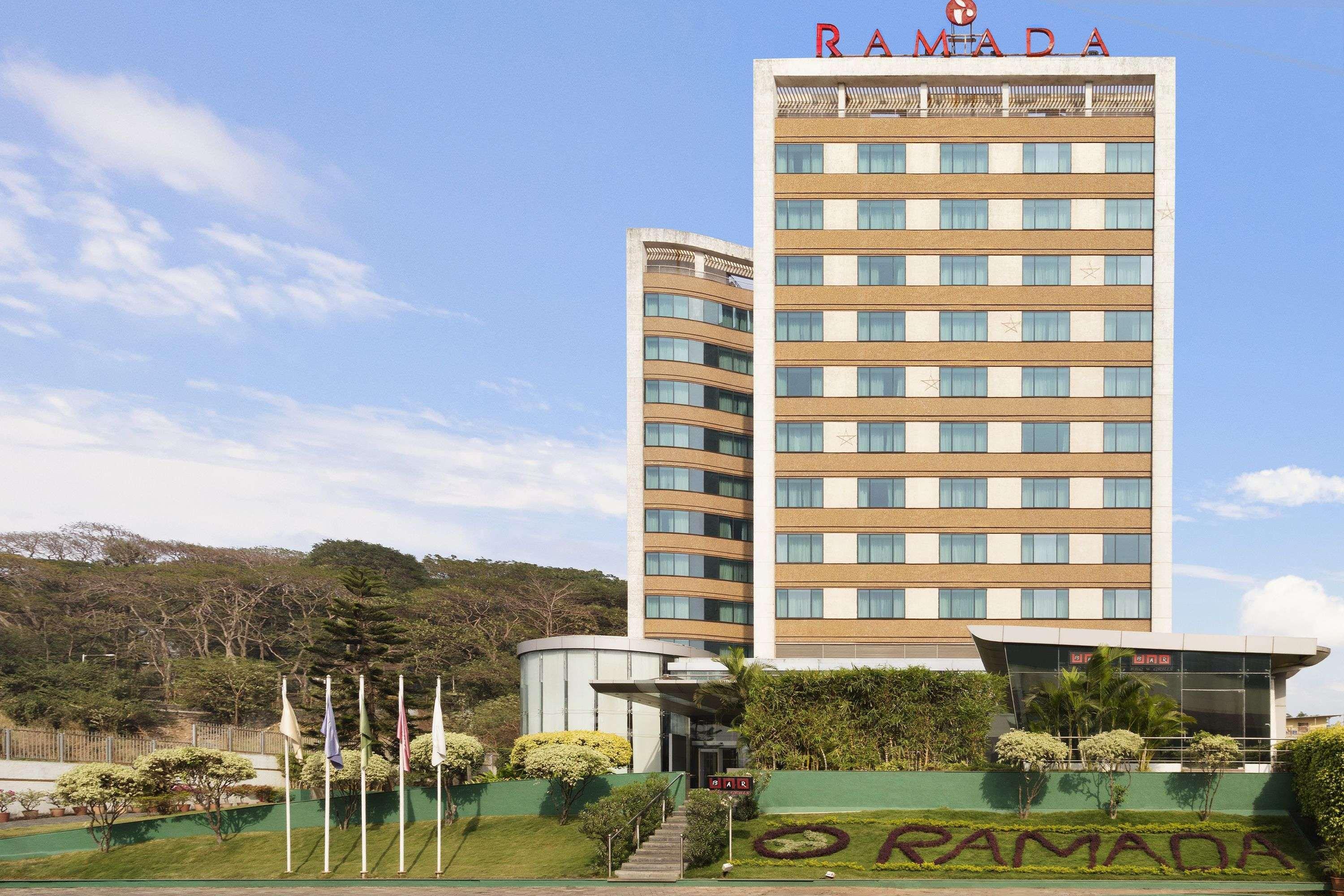 Ramada Powai Hotel & Convention Centre Bombay Exterior foto